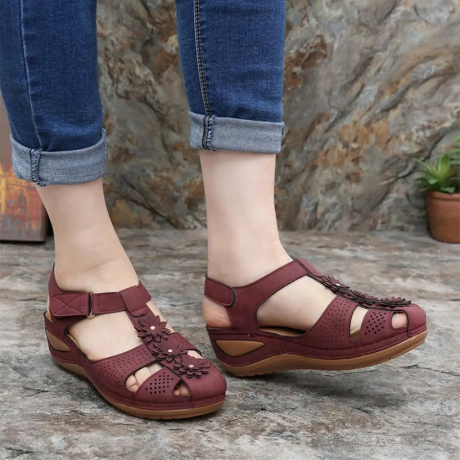 Slide Sandals Women Comfortable Closed Toe Wedge Sandals Orthotic Hollow Out Slingback Non Slip Yoga Mat Shoes Flower Design Summer Beach Shoes with Adjustable Ankle Strap