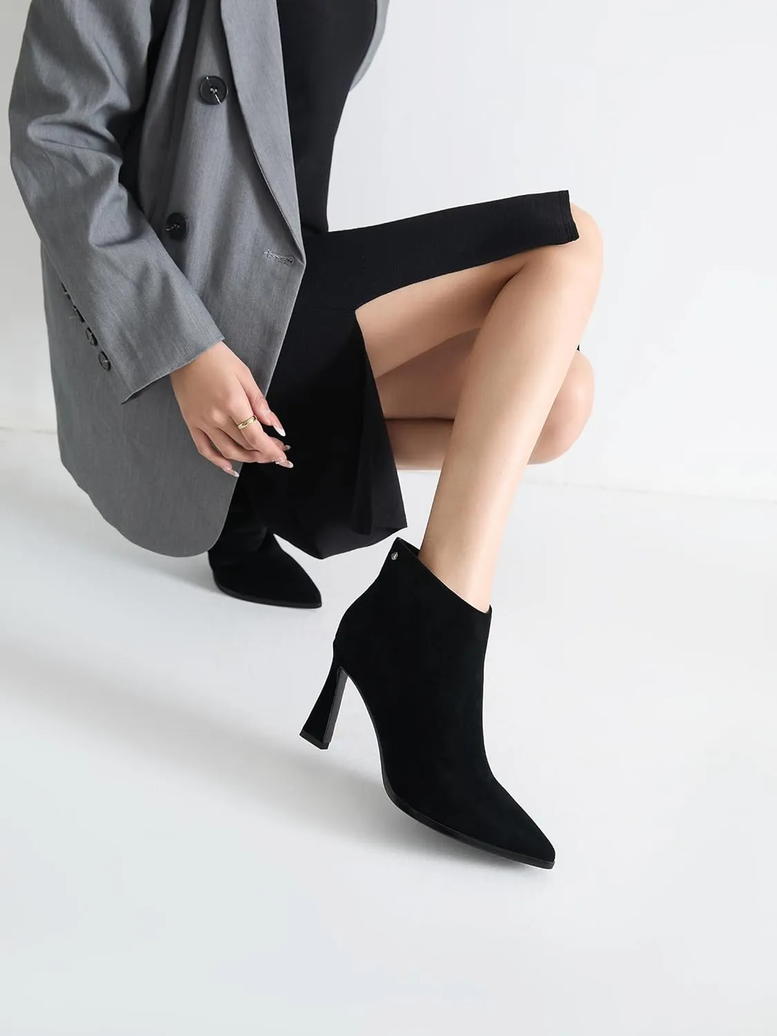 Womens Pointed Leather Thick High Heels 8.5cm/3.3in Rivet Ankle Boots Fashion Retro Party Boots