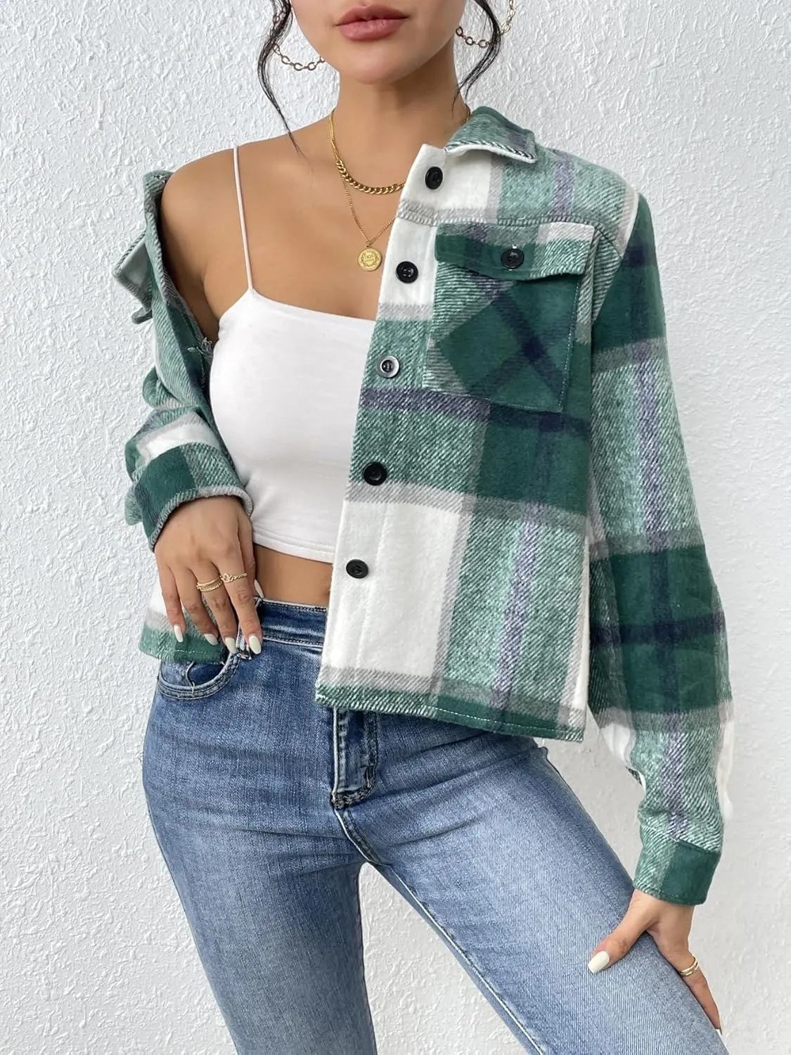 Zeagoo Flannels for Women Cropped Shacket Jacket Fashion Plaid Button Down Shirt 2025 Fall Coat Tops