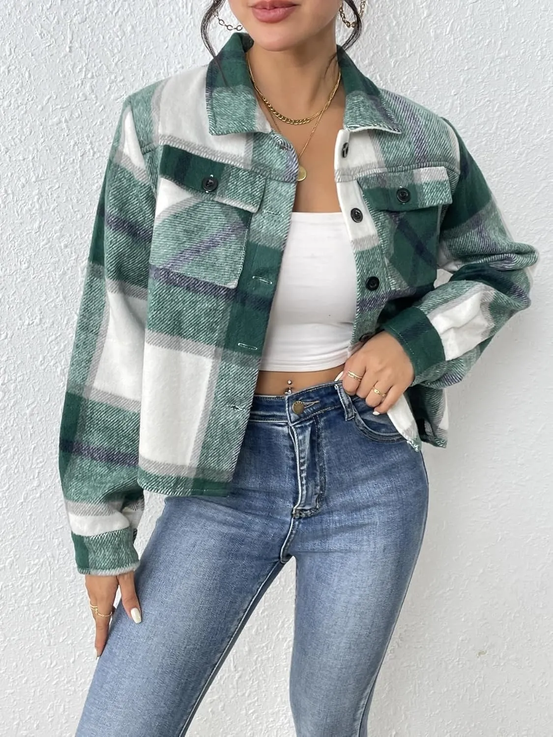 Zeagoo Flannels for Women Cropped Shacket Jacket Fashion Plaid Button Down Shirt 2025 Fall Coat Tops