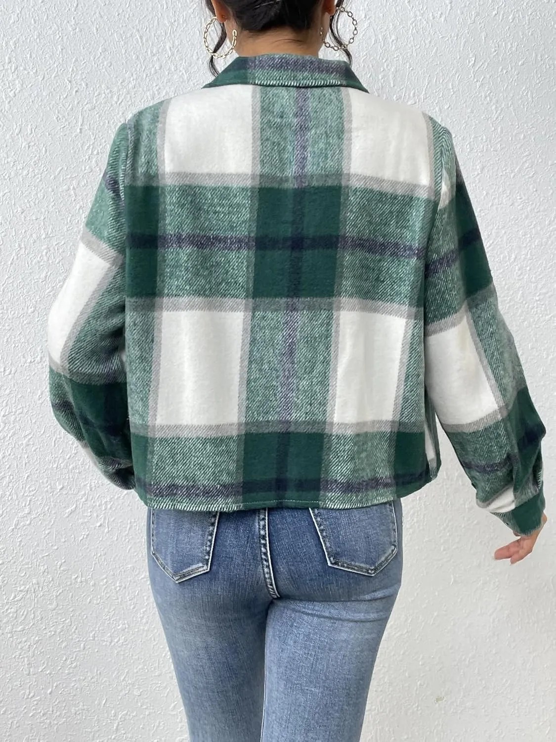 Zeagoo Flannels for Women Cropped Shacket Jacket Fashion Plaid Button Down Shirt 2025 Fall Coat Tops