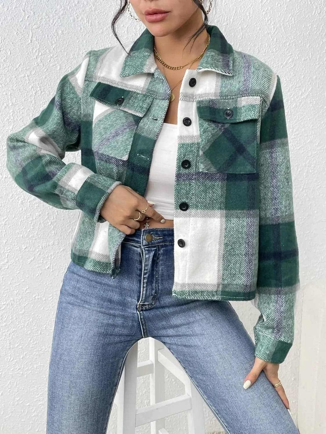 Zeagoo Flannels for Women Cropped Shacket Jacket Fashion Plaid Button Down Shirt 2025 Fall Coat Tops